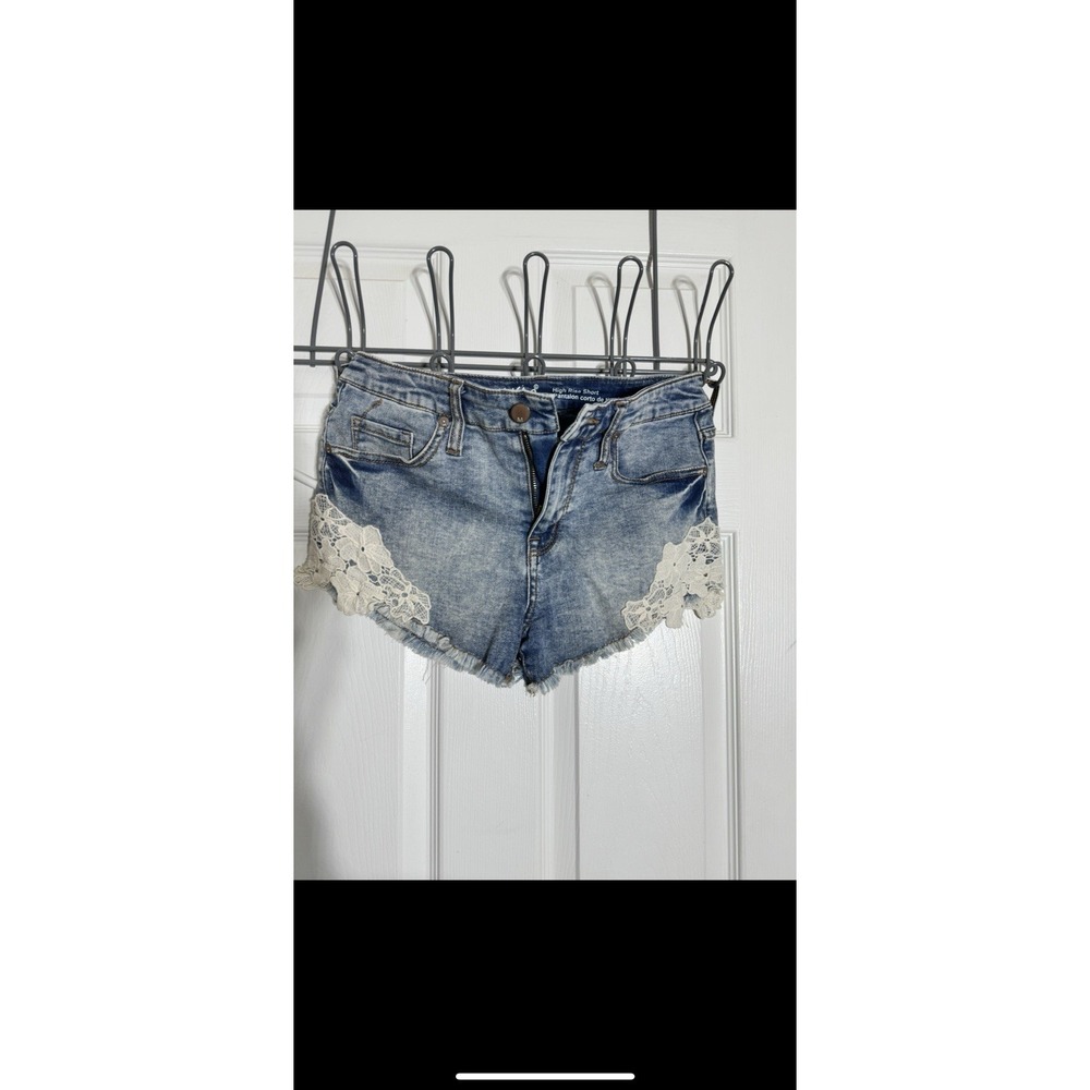 Mossimo high-rise Stretch jean shorts White lace detail size 6